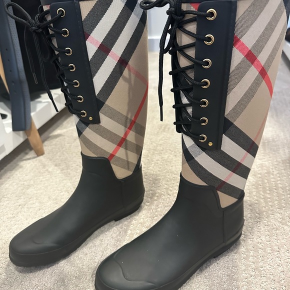 Burberry Simeon Lace up rain boots - Picture 3 of 8